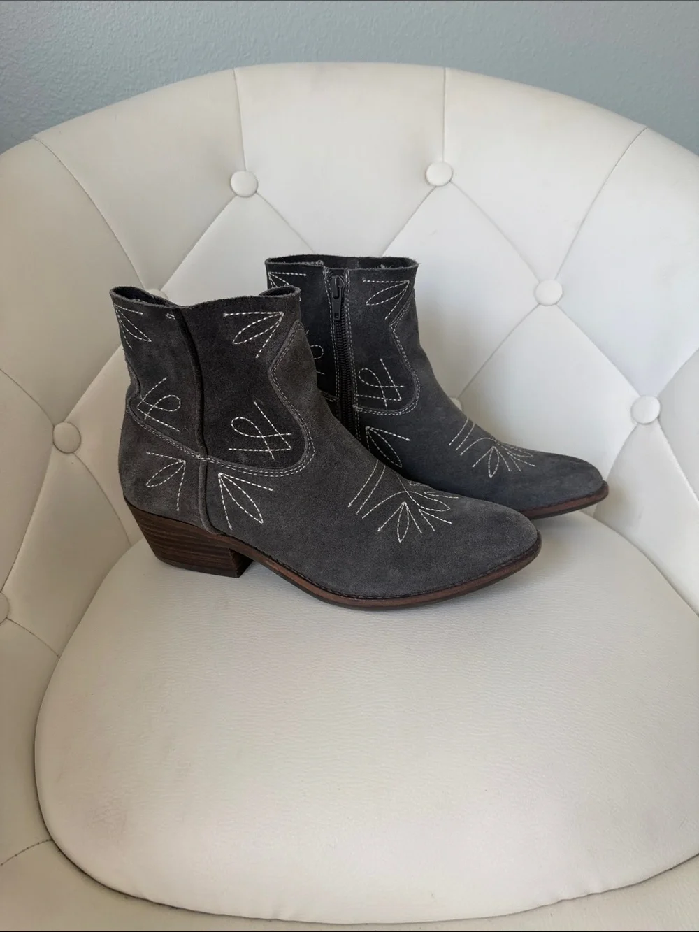 Lucky Brand LK-FLORINIAH Gray Suede Western Ankle Boots US7 Contrast Stitching - Picture 7 of 12